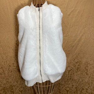 LIZ CLAIBORNE MED FAUX FUR KNIT VEST